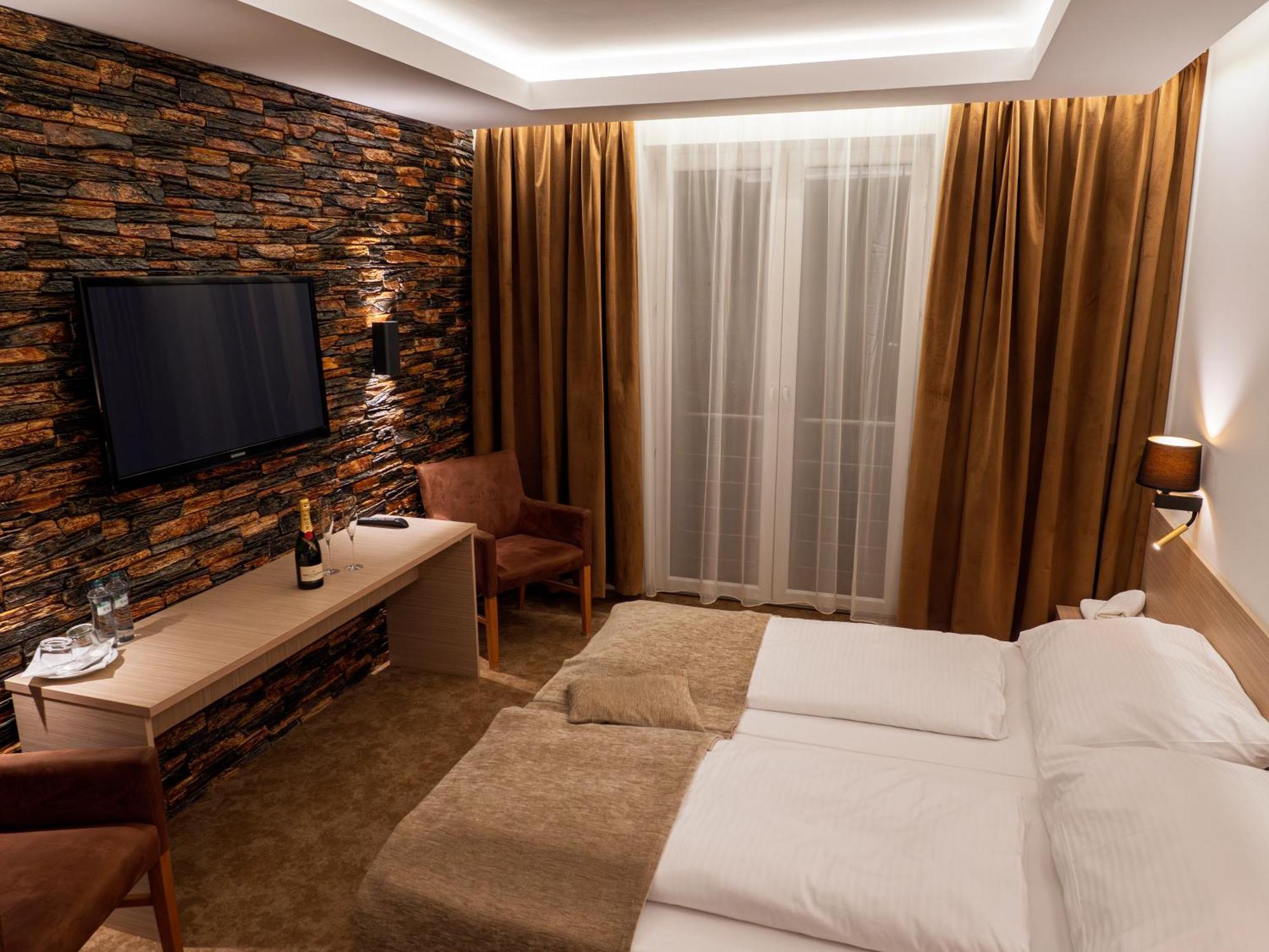 Elite Hotel Nova Dubnica Bagian luar foto