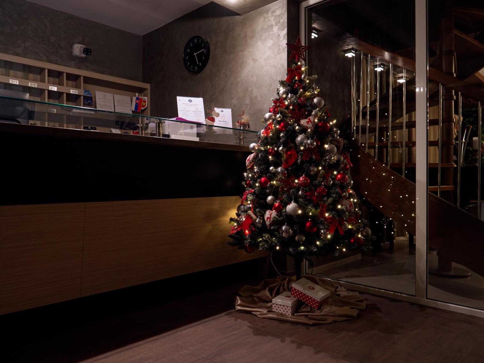 Elite Hotel Nova Dubnica Bagian luar foto
