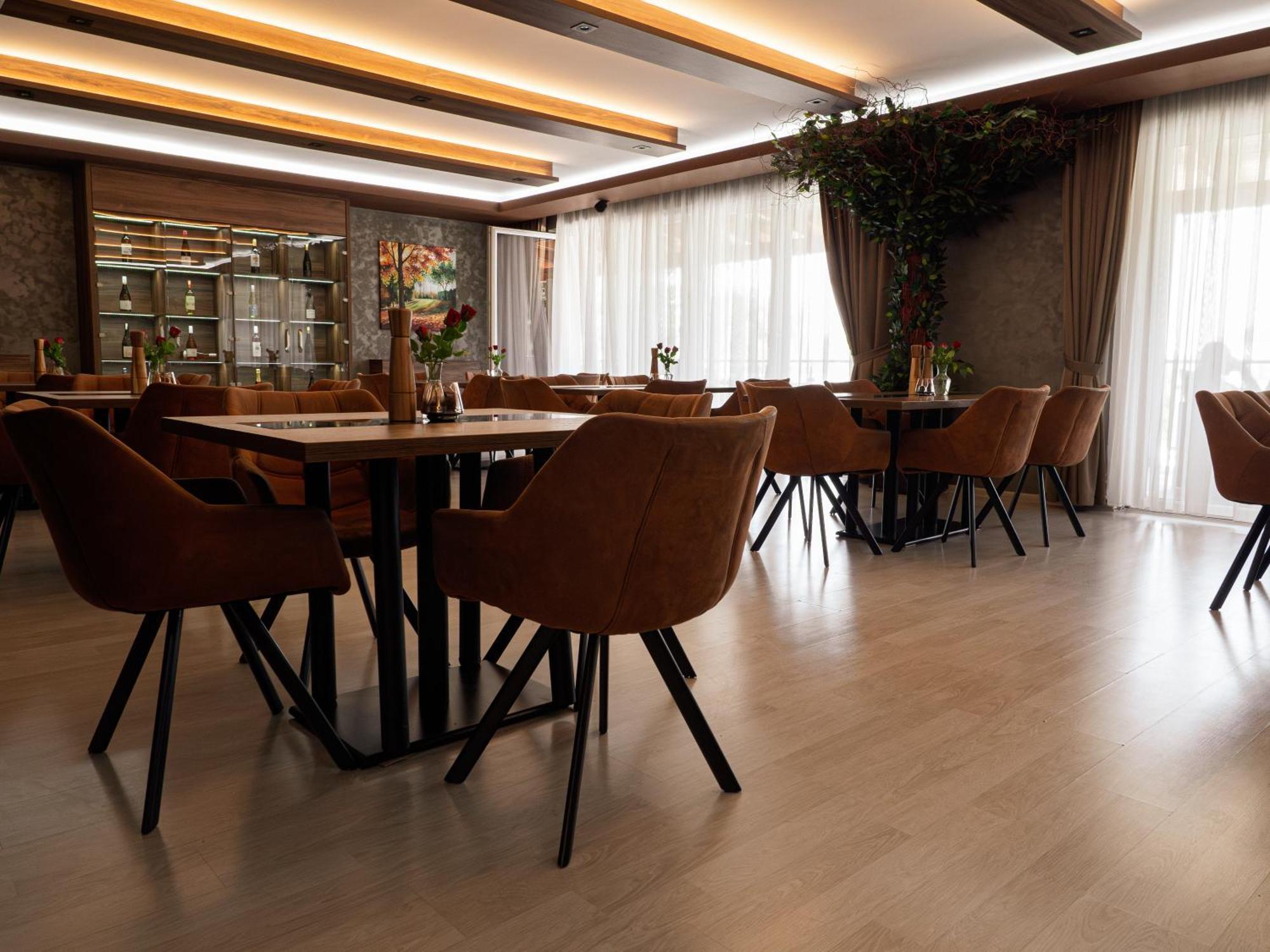 Elite Hotel Nova Dubnica Bagian luar foto