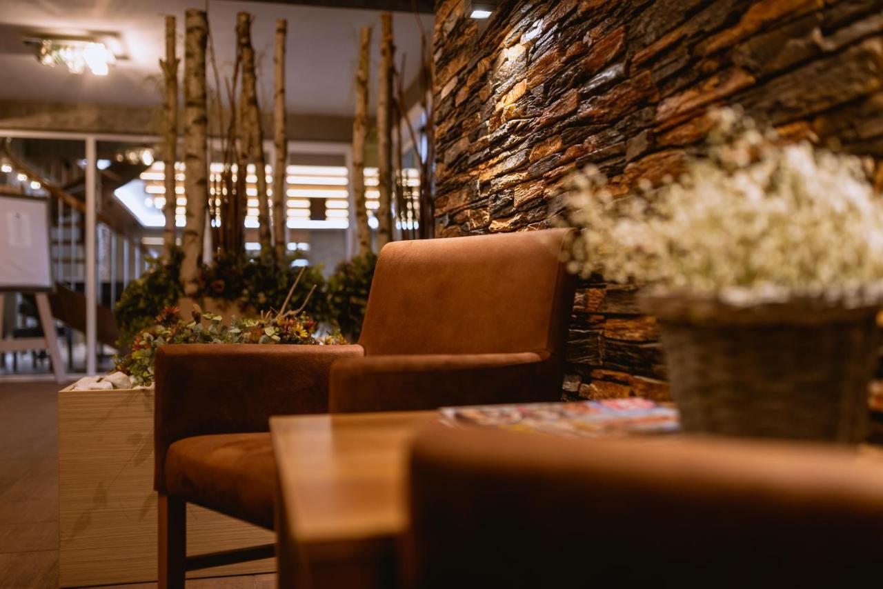 Elite Hotel Nova Dubnica Bagian luar foto