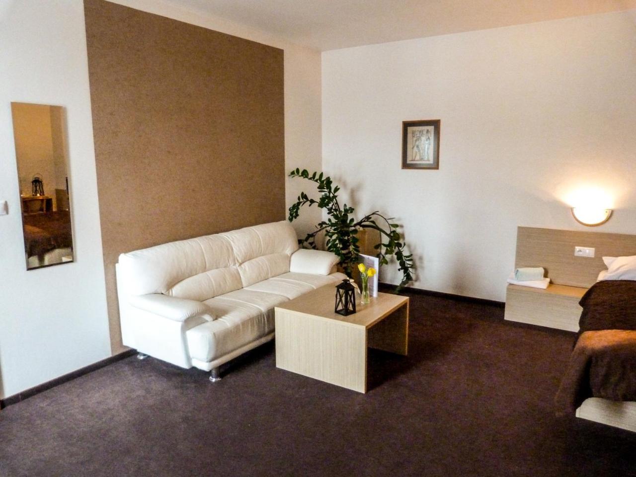 Elite Hotel Nova Dubnica Bagian luar foto
