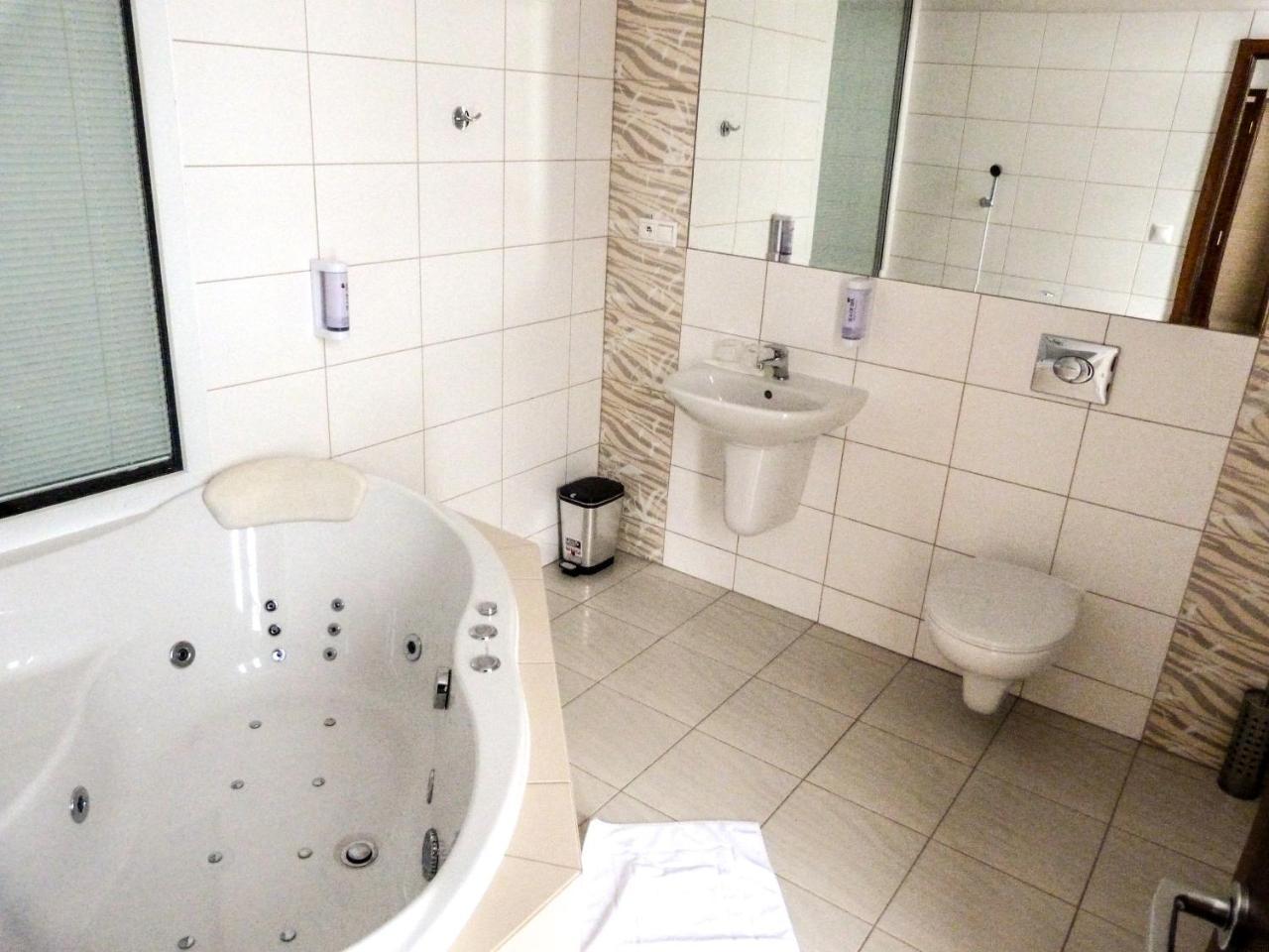 Elite Hotel Nova Dubnica Bagian luar foto