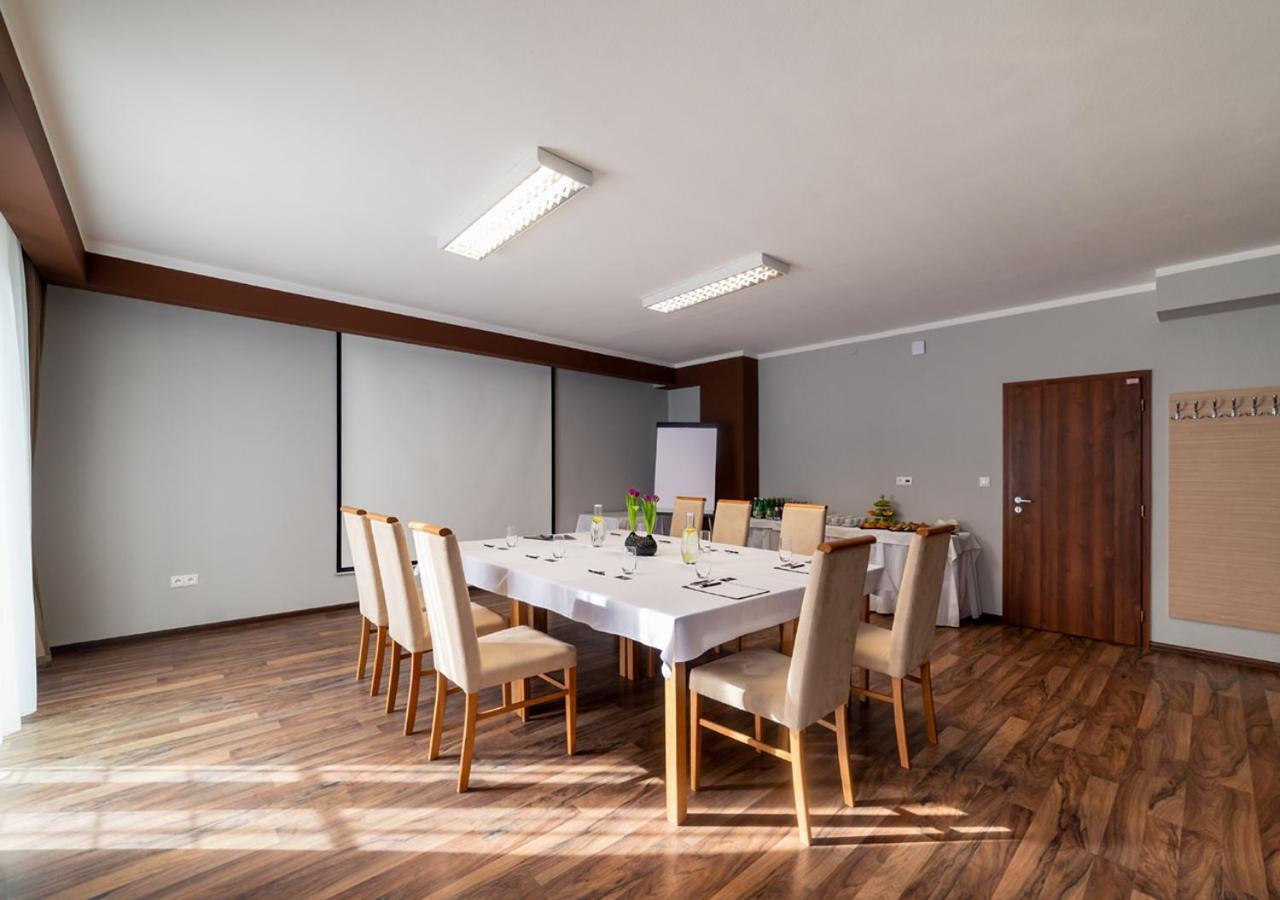 Elite Hotel Nova Dubnica Bagian luar foto